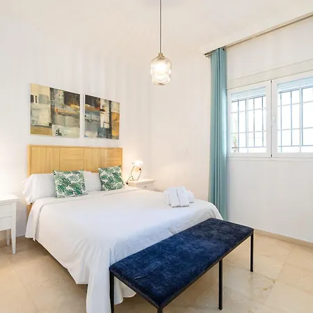 Luxury By Aora Apartment